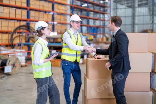 Preview: Group of worker working in warehouse