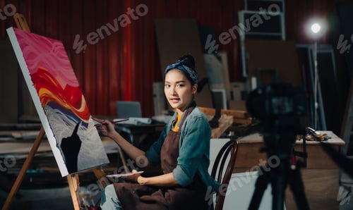 Preview: Artist Draws create art piece Make an online tutor with palette and brus