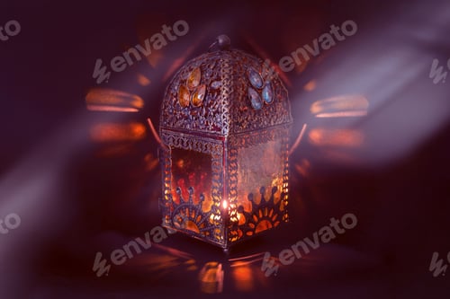 Preview: Traditional Arabic lantern lit up for celebrating the Holy month of Ramadan