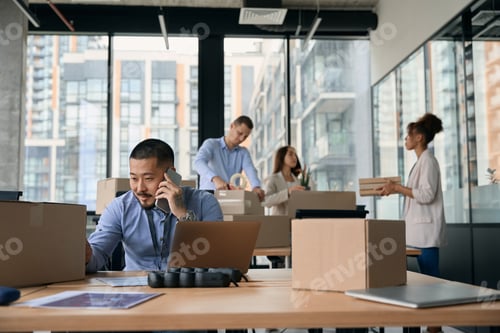 Preview: Team of corporate workers preparing for office move