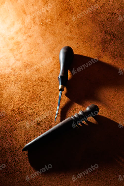 Preview: Production of handicrafts from genuine leather. Tools for making leather goods and pieces of brown