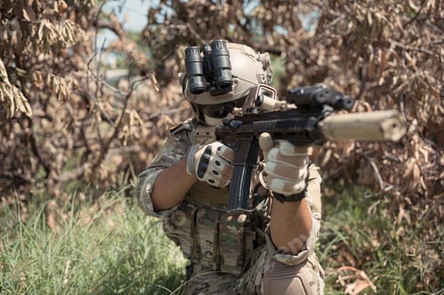Preview: Special forces soldier in camouflage with a pair of weapons that are full of modern technology