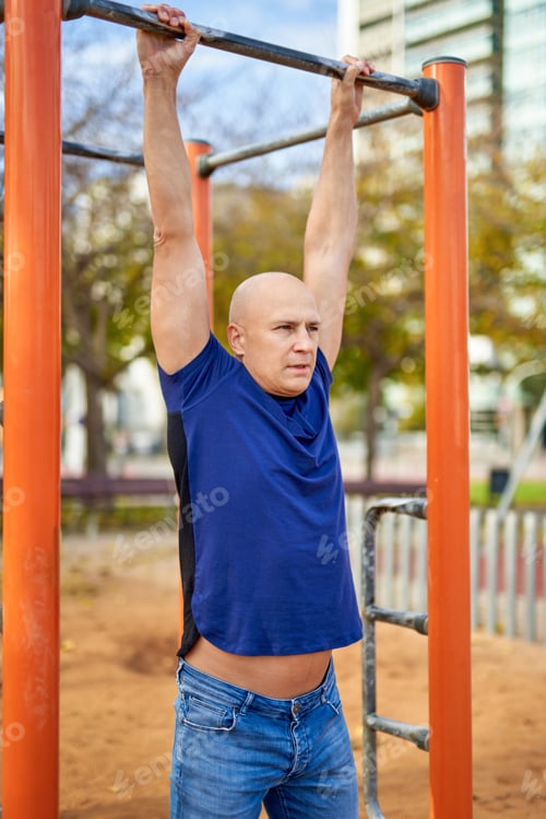 Preview: Portrait Of A Sporty Man At Outdoor