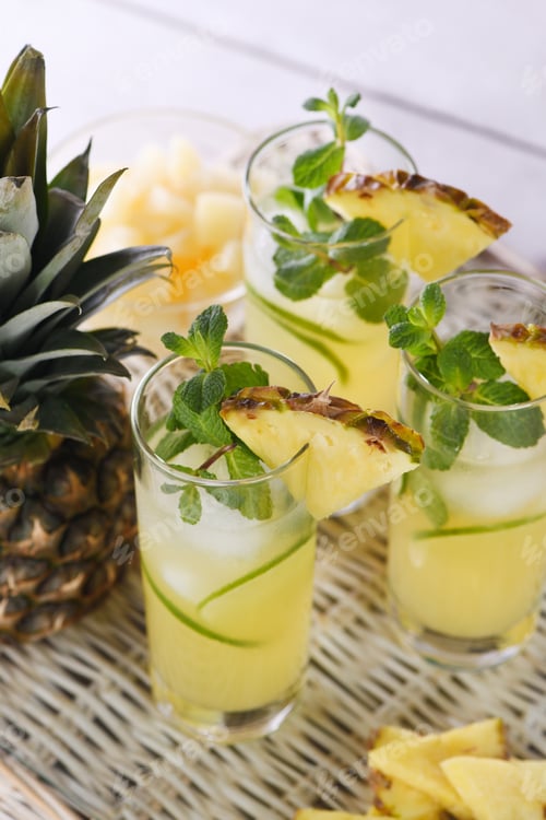 Preview: Refreshing Pineapple Drink with Mint, Lime, and Ice