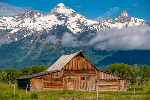 Preview: Old barn in Grand Teton Mountains