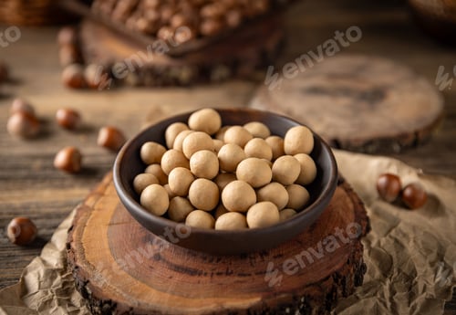 Preview: Roasted hazelnuts covered with white chocolate
