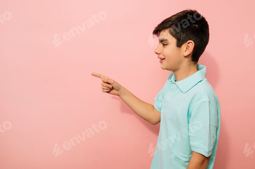 Preview: Young guy pointing aside in studio.