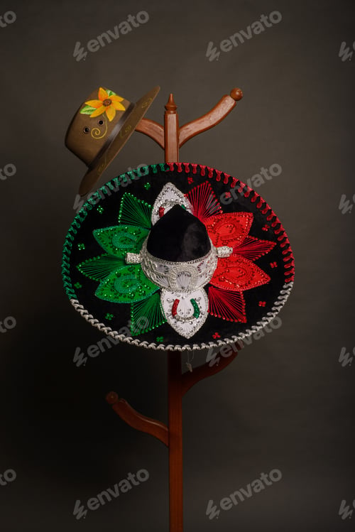 Preview: Tricolor charro hat and hand painted sombrero.