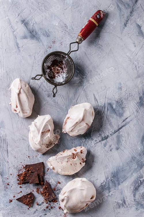 Preview: Baking meringue with chocolate