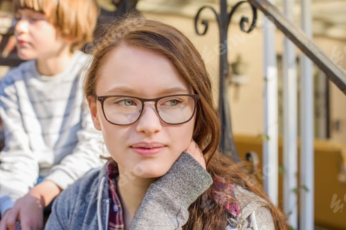 Preview: Teenage girl, looking away, close-up