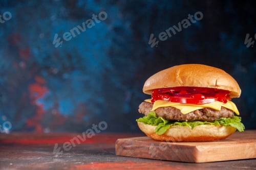 Preview: front view delicious cheeseburger with meat tomatoes and green salad on dark background fast-food