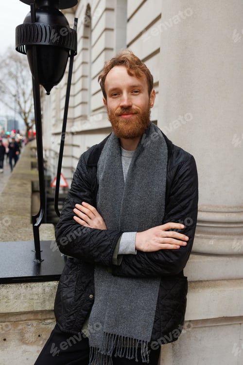 Preview: Portrait of a happy bearded man with crossed arms at the entrance