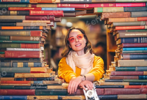 Preview: Smiling girl at a famous bookstore