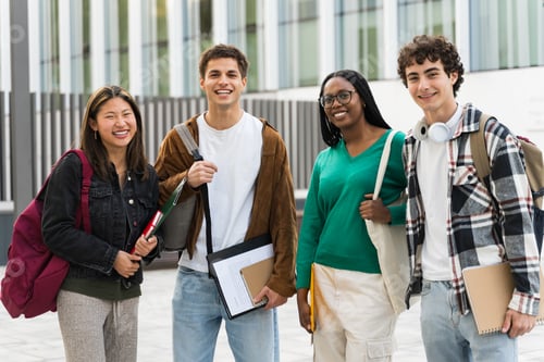 Preview: Group of international exchange University Students smiling looking at camera