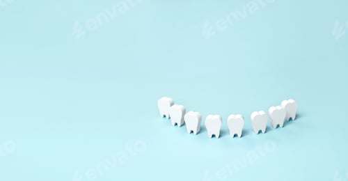 Vista previa: Teeth models standing in a row making a smile