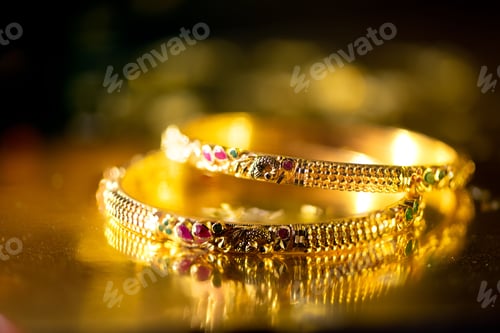 Preview: Gold luxury polished jewelry