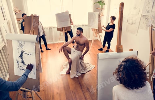 Visualização: pessoas na exposição de arte