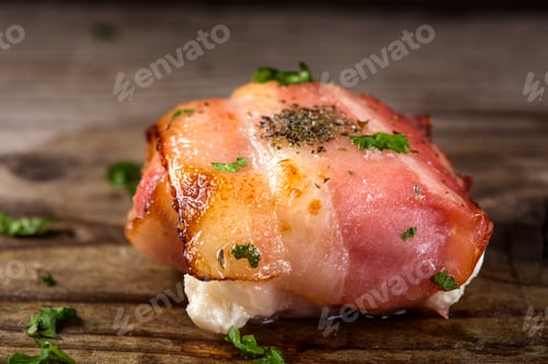 Vista previa: fried goat cheese wrapped in smoked bacon