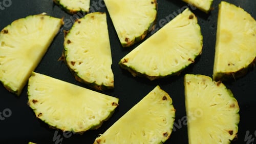 Preview: Half cut pineapple pieces
