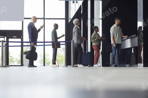 Preview: Group of people at the airport