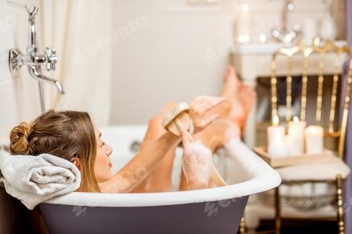 Preview: Woman bathing at the retro bathroom