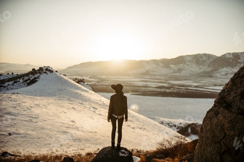 Preview: Freedom vibes girl at sunset