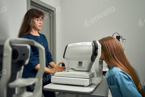 Preview: Female patient undergoing non-invasive eye exam procedure