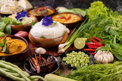 Preview: Rice noodles in a bowl of curry paste with chili, cucumber, long bean, lime, garlic and spring onion