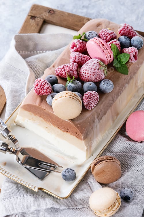 Preview: Delicious Layered Dessert Topped with Berries and Macarons