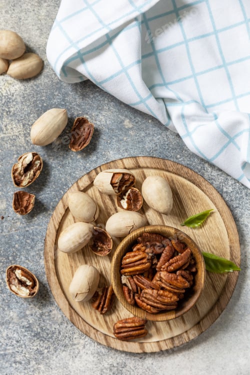 Preview: Nuts and seeds, healthy fats, various trace elements and vitamins.