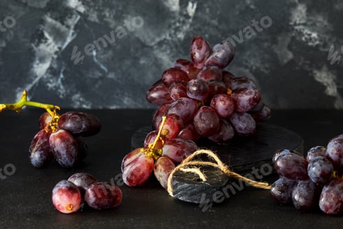 Preview: Grapes on a dark background