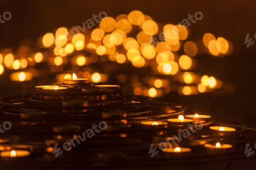 Preview: Many candles in the dark