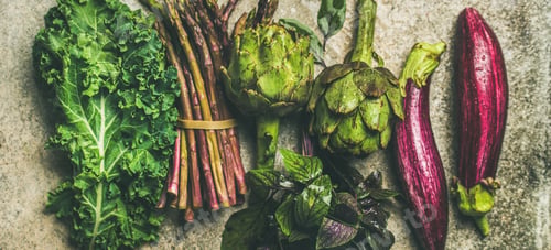 Preview: Flat-lay of fresh green and purple vegetables, top view