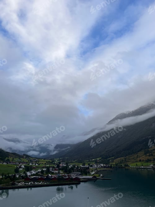 Preview: Lake and mountain