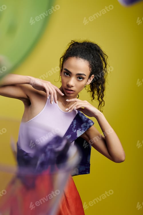 Preview: lights and fashion: a studio portrait