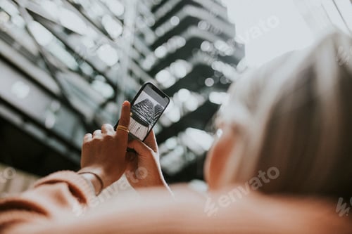 Preview: Woman traveller taking a photo of the scenery