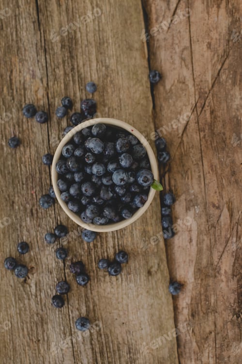 Preview: Berries on the table