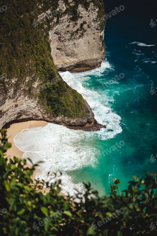 Preview: Scenic view of Kelingking Beach at Nusa Penida island in Indonesia.