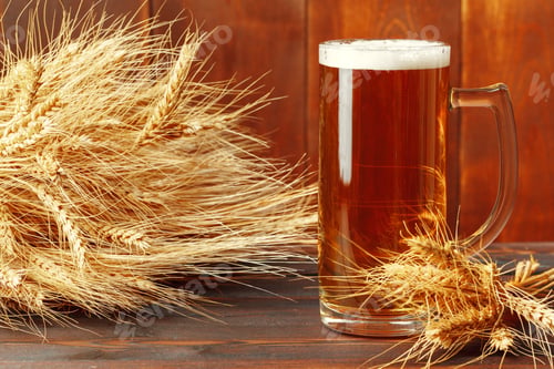 Preview: Glass beer on wood background
