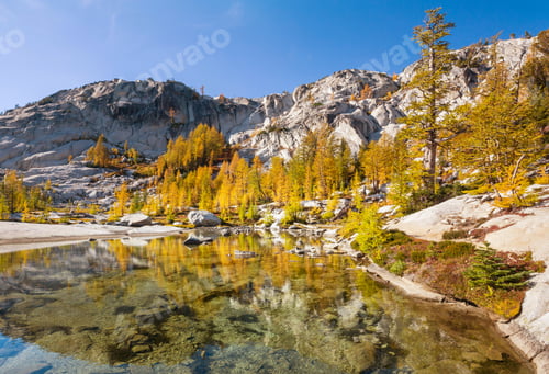 Preview: Alpine lake