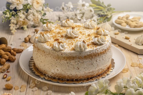 Preview: Homemade whole nut cake