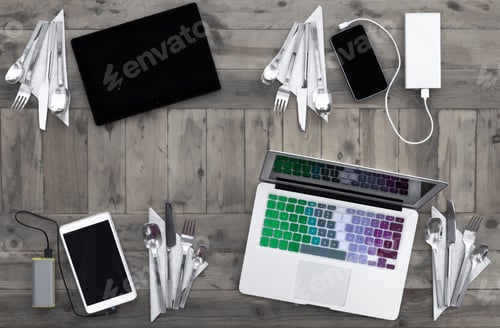 Preview: Wireless devices on the table. Four places booked for updating and innovation on social media