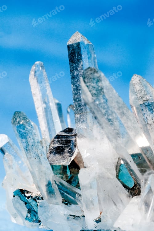 Preview: Quartz with pyrite fools gold crystals grown on