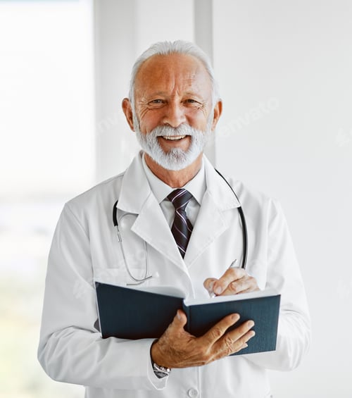 Preview: Portrait of a senior doctor in clinic
