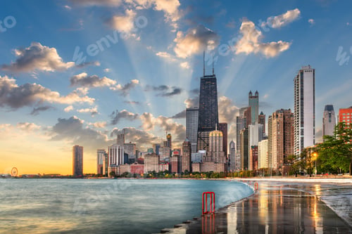 Preview: Chicago, Illinois, USA on Lake Michigan at Dawn