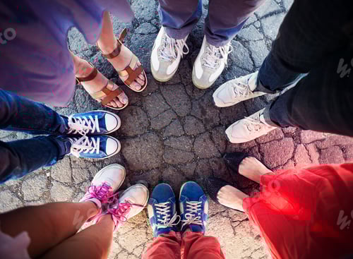 Preview: Group of friends with their legs in a complete circle