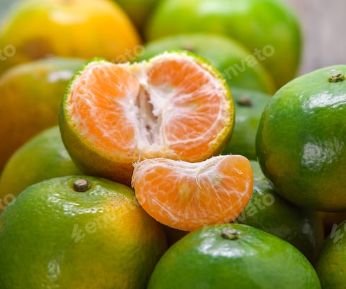 Preview: Oranges on a wooden table