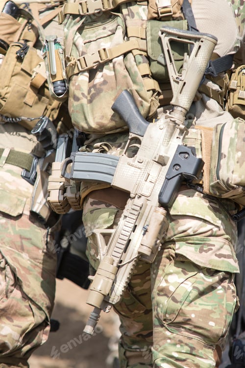 Preview: Soldiers in US Army Special Forces uniform, close up on rifle
