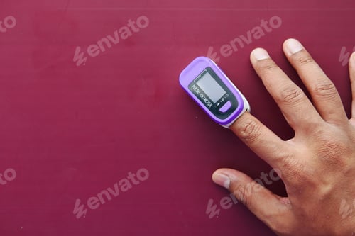 Preview: close up of man hand using pulse oximeter