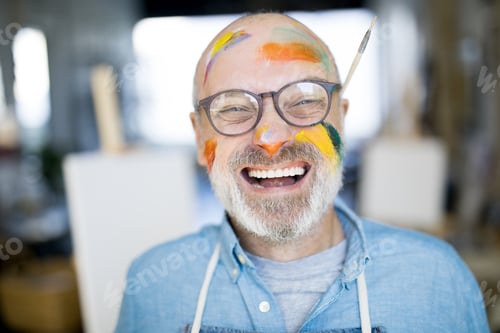Preview: Cheerful painter